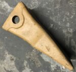 Daewoo DH130 Bucket Tooth 2713-1221 / 2713Y-1221 - Image 2