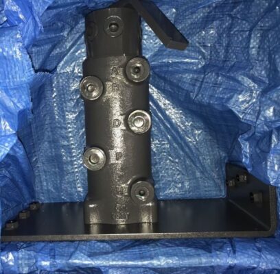 Kubota Genuine OEM - RD411-62305 - Hydraulic Swivel / Rotary Joint KX161-3, U45-3, U50-3